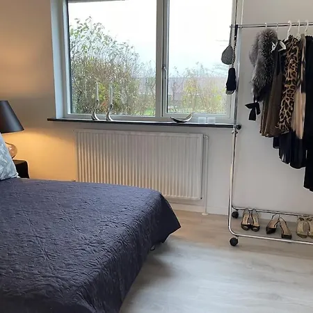 Skont Raekkehus Med Have *