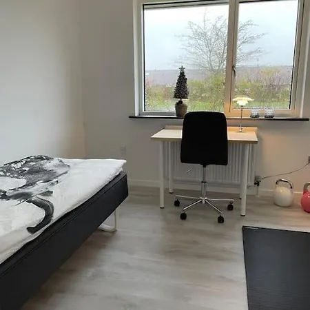 Skont Raekkehus Med Have