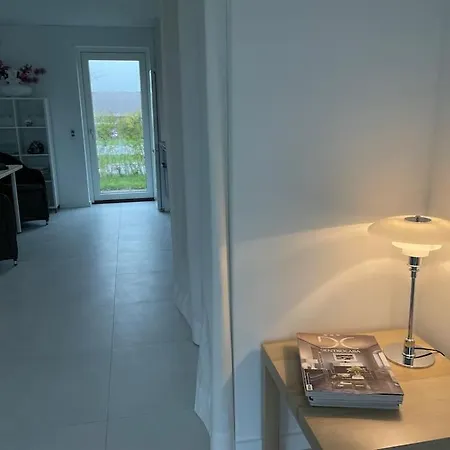 Skont Raekkehus Med Have Gistrup