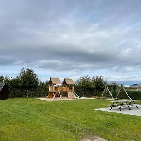 Skont Raekkehus Med Have Gistrup