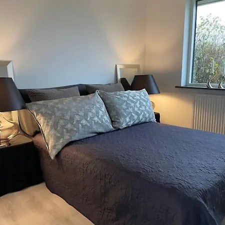 Skont Raekkehus Med Have Gistrup